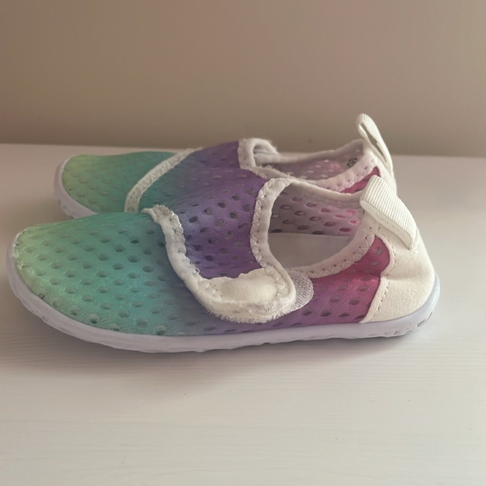 Toddler Girl's Size 8 Water Shoes - Picture 6 of 9